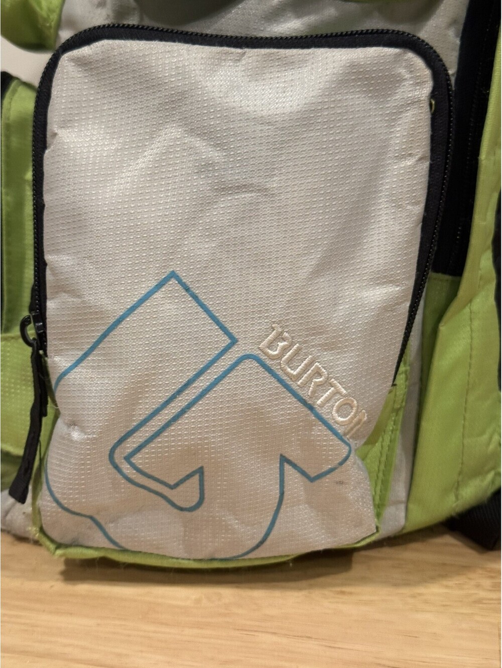 Burton Snowboard Backpack 15” Laptop Sleeve White Green Multi Pocket - Picture 9 of 10